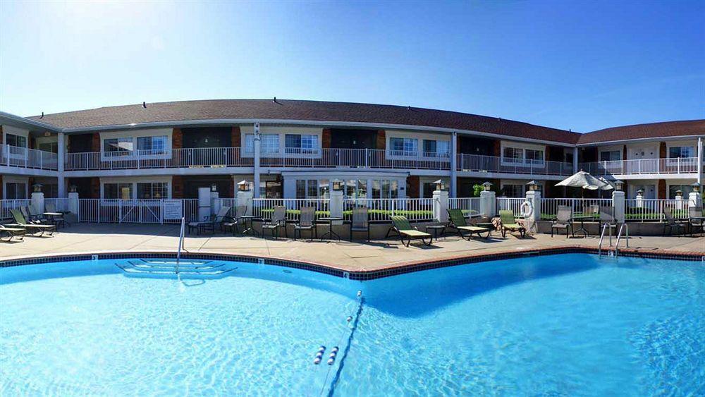 Days Inn & Suites By Wyndham Roseville/Detroit Area Екстериор снимка