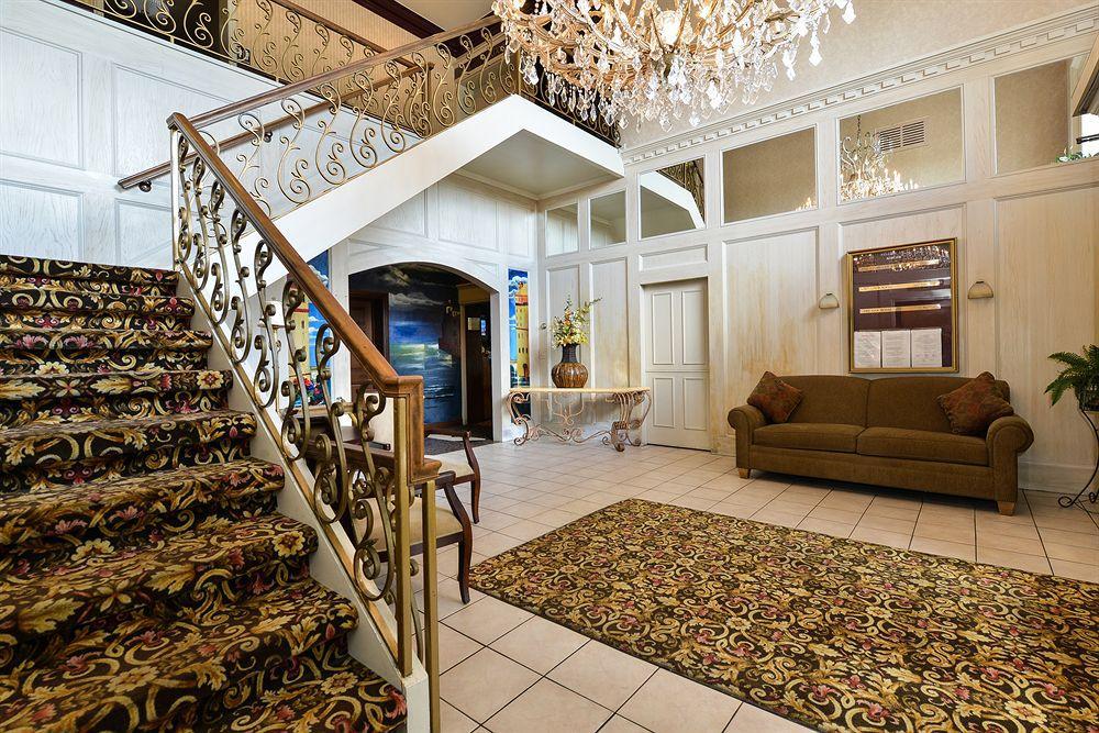 Days Inn & Suites By Wyndham Roseville/Detroit Area Екстериор снимка