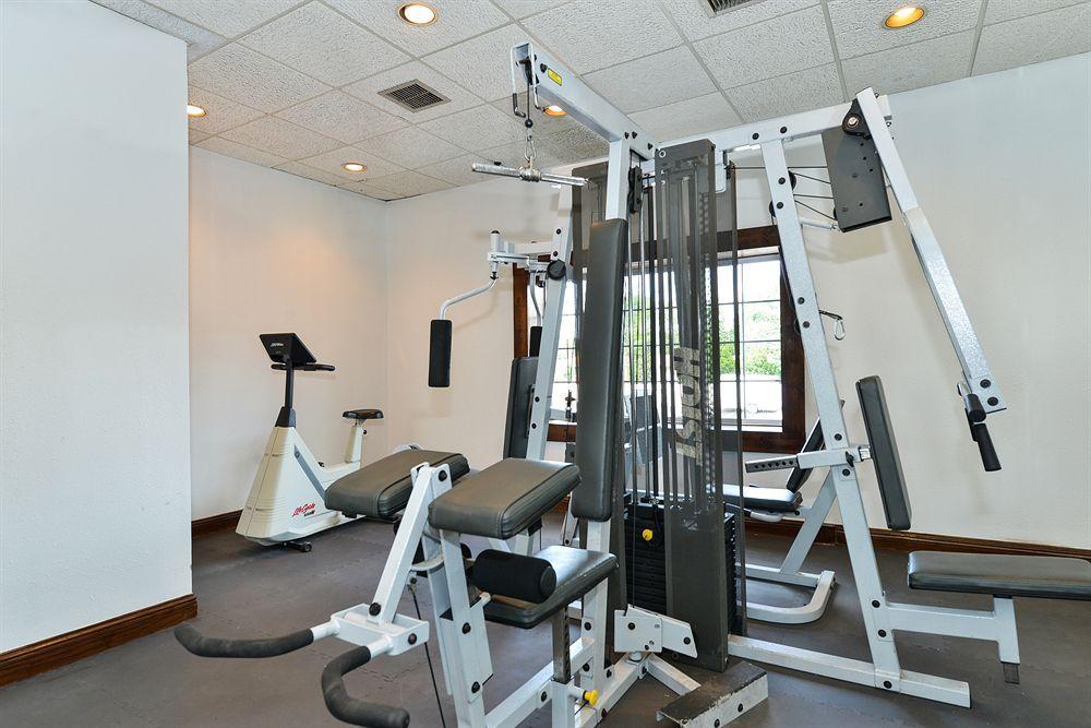 Days Inn & Suites By Wyndham Roseville/Detroit Area Екстериор снимка