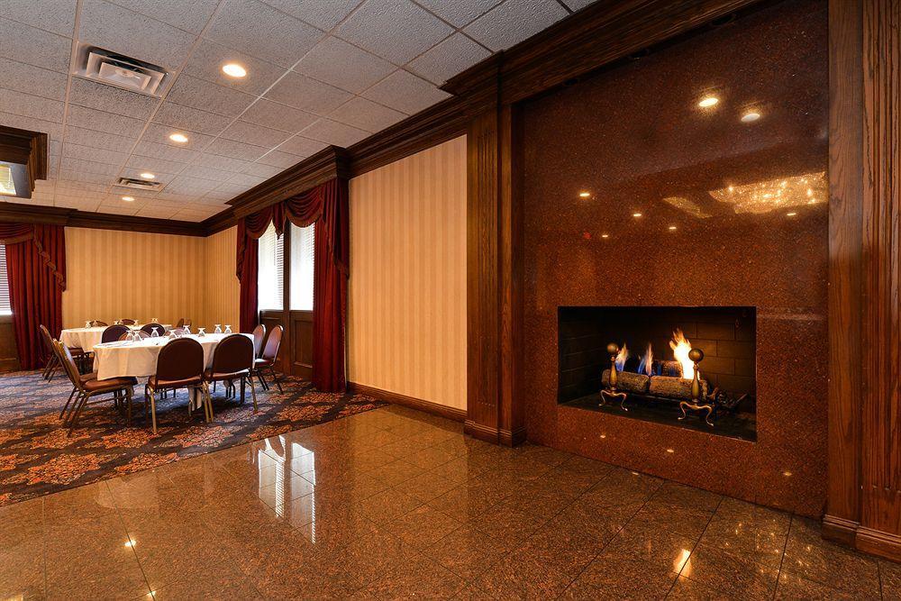 Days Inn & Suites By Wyndham Roseville/Detroit Area Екстериор снимка