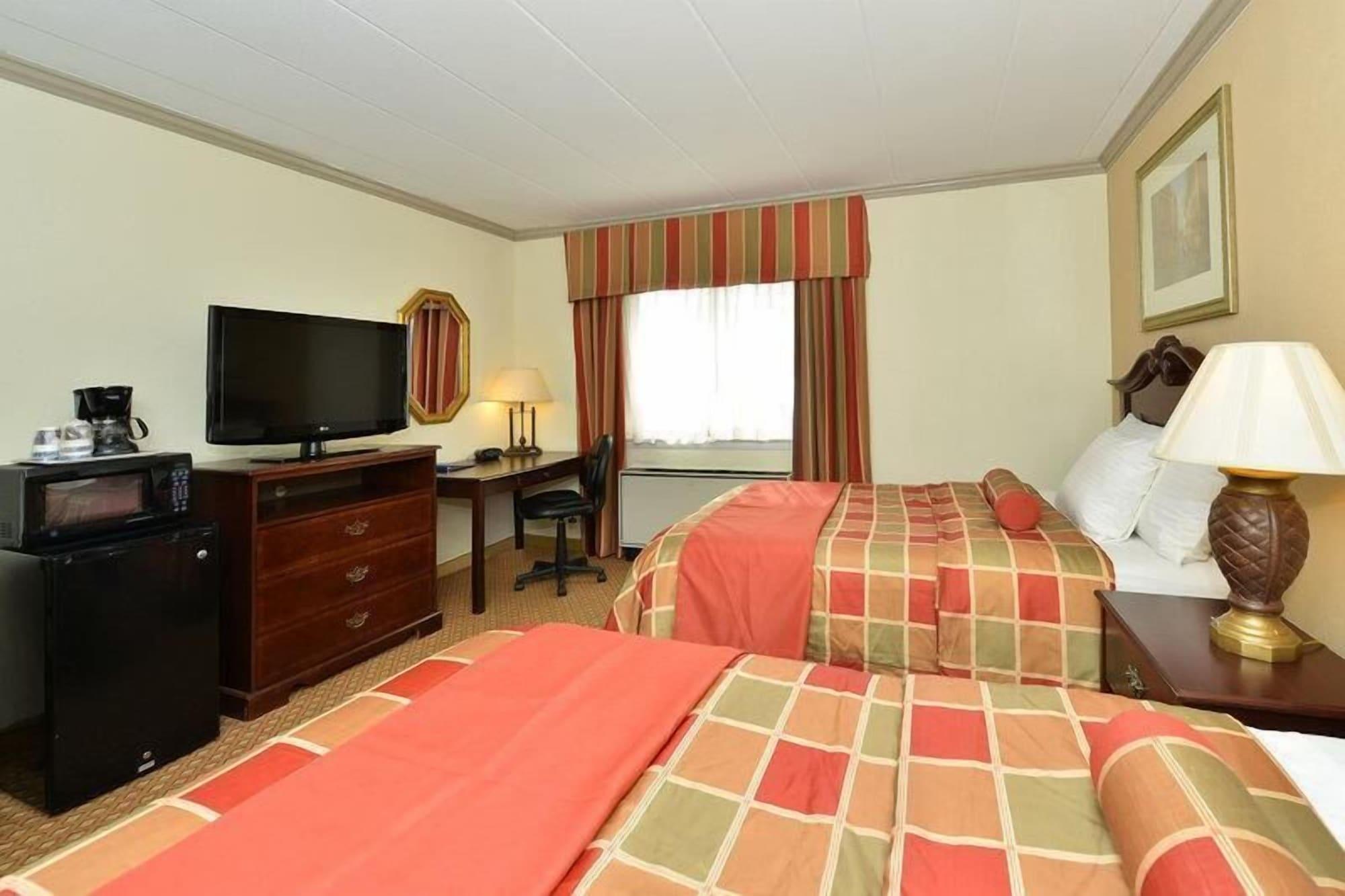 Days Inn & Suites By Wyndham Roseville/Detroit Area Екстериор снимка
