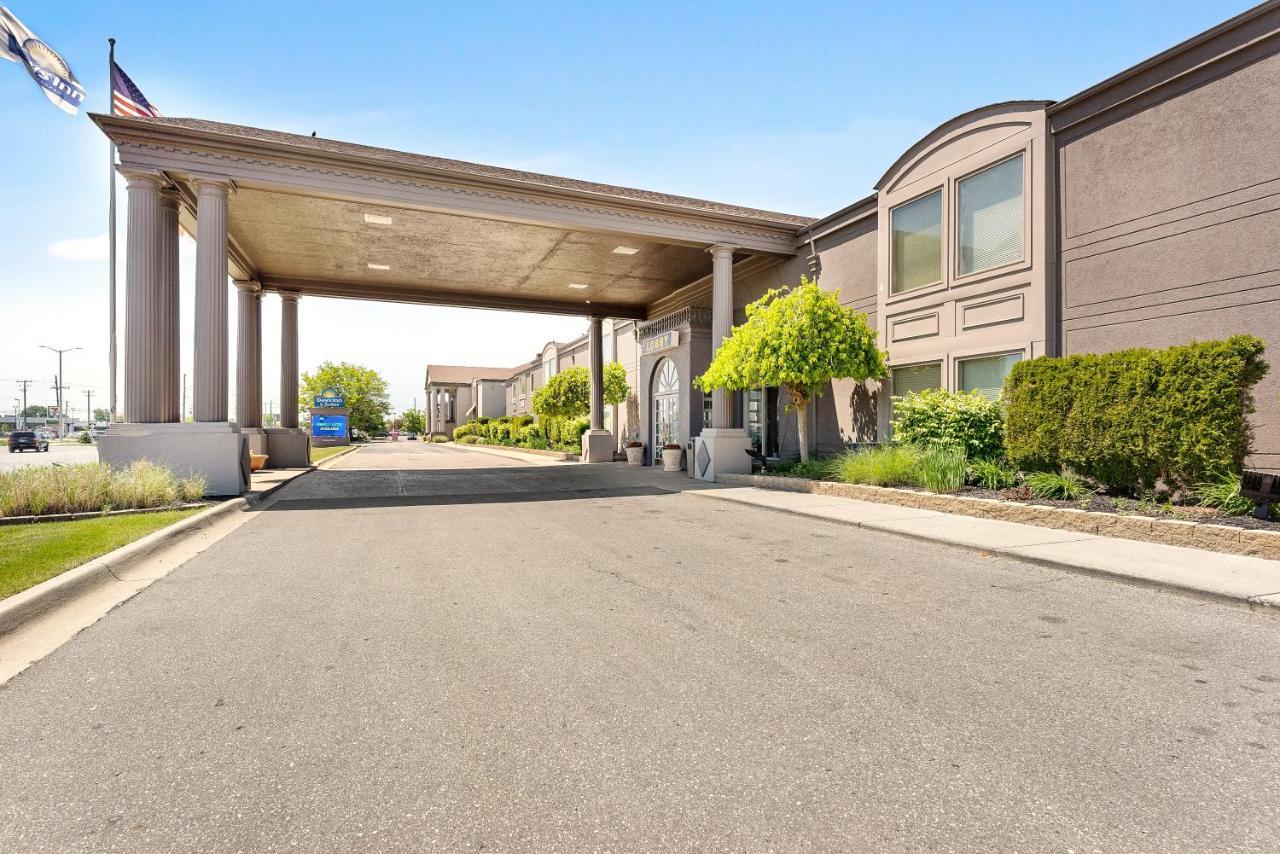 Days Inn & Suites By Wyndham Roseville/Detroit Area Екстериор снимка