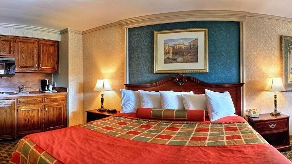 Days Inn & Suites By Wyndham Roseville/Detroit Area Екстериор снимка