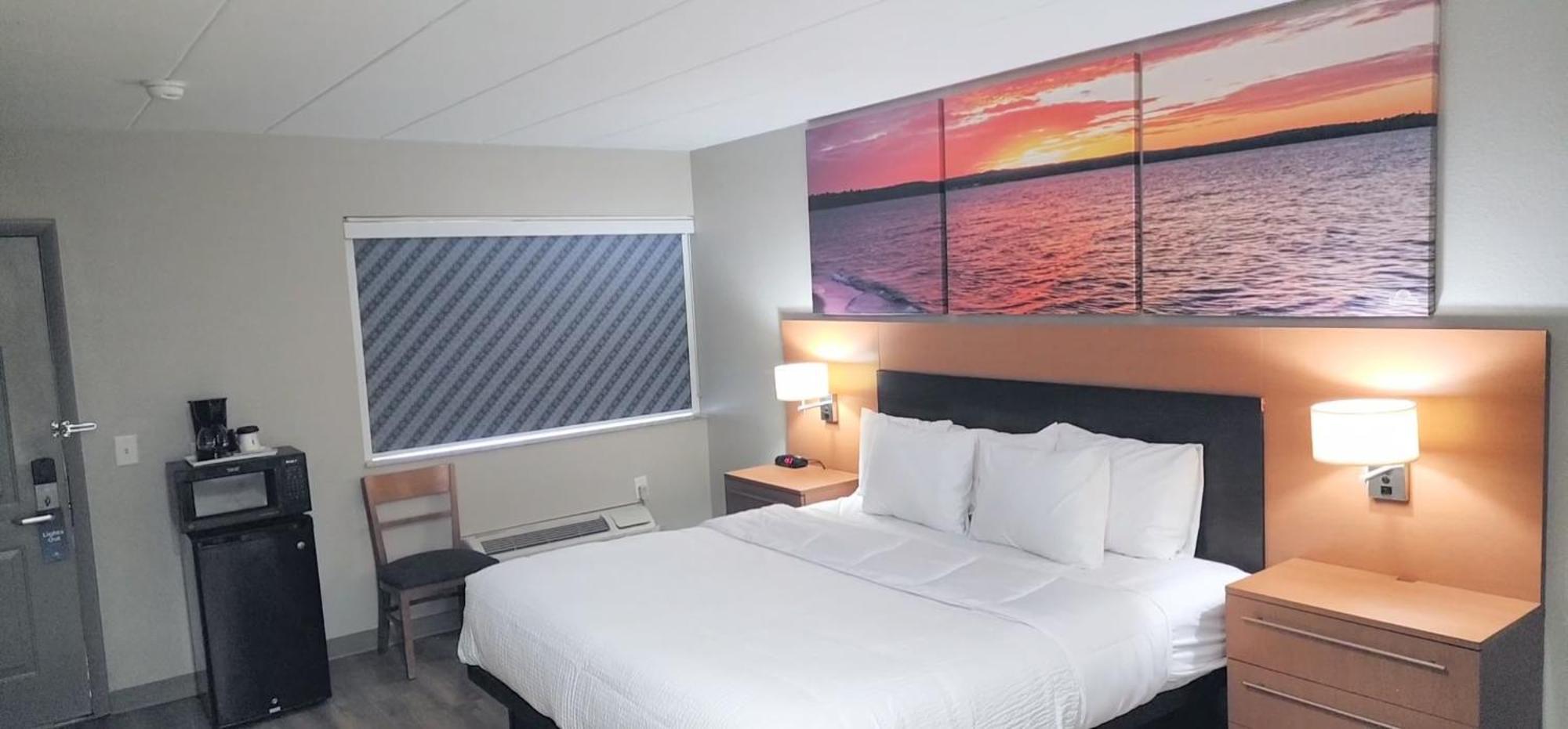 Days Inn & Suites By Wyndham Roseville/Detroit Area Екстериор снимка