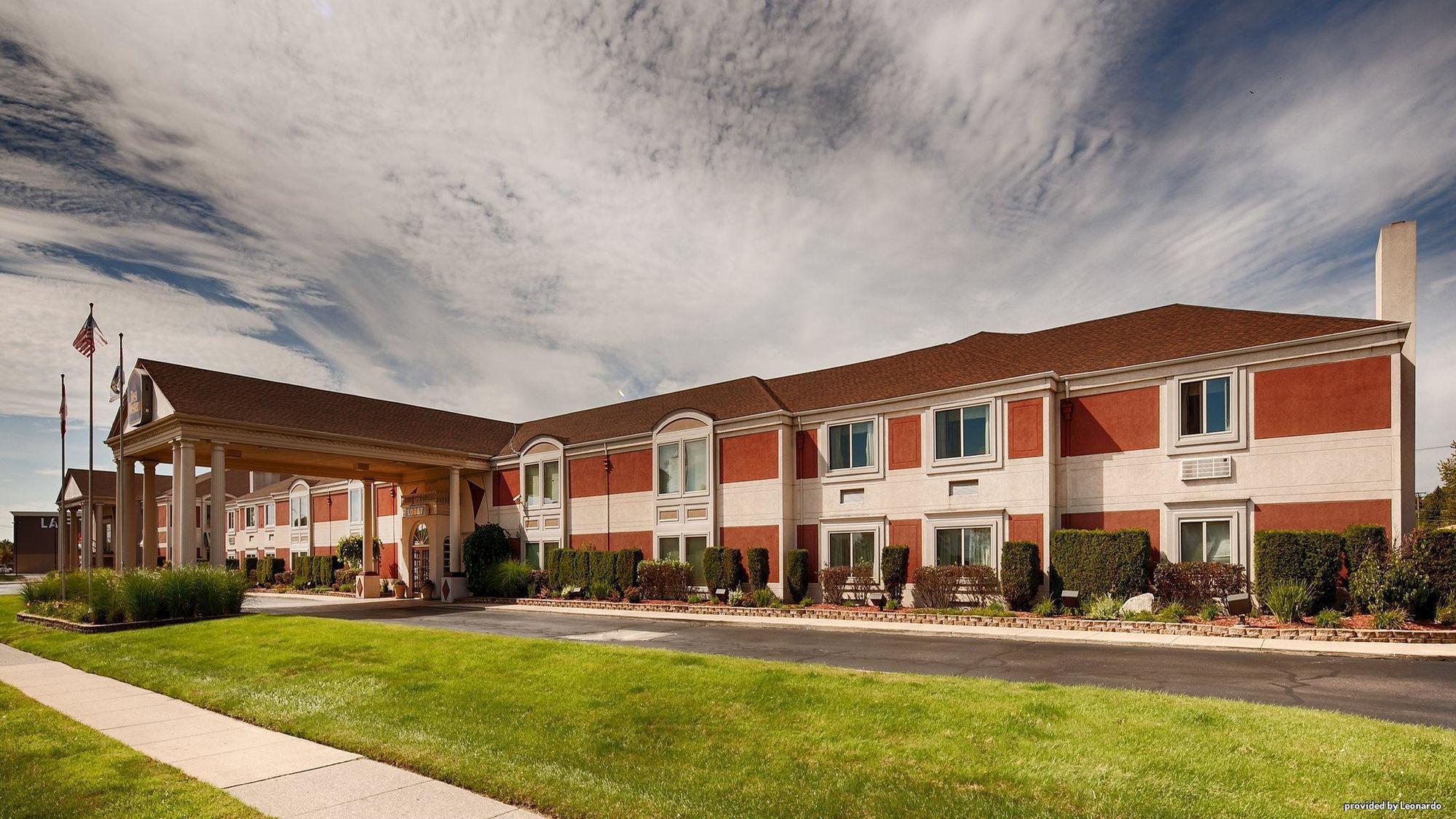 Days Inn & Suites By Wyndham Roseville/Detroit Area Екстериор снимка