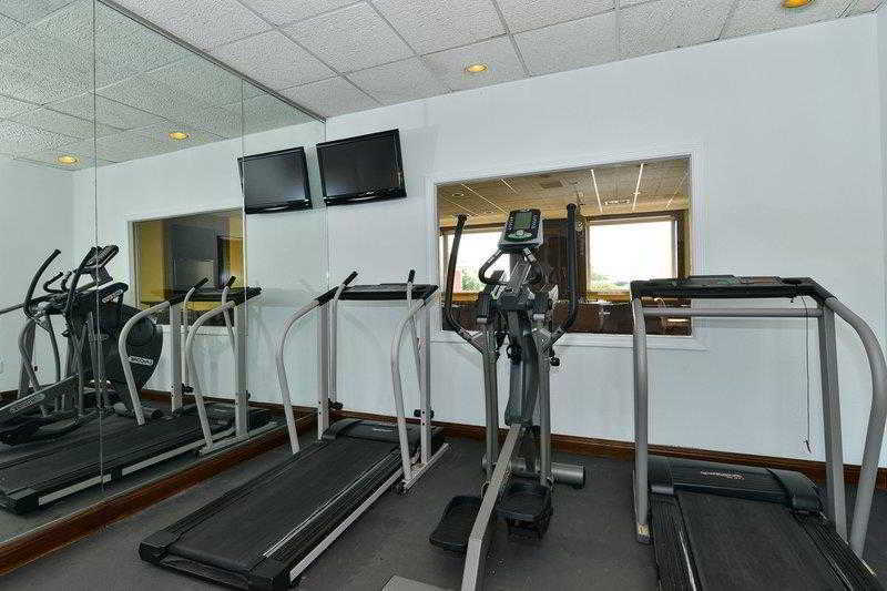 Days Inn & Suites By Wyndham Roseville/Detroit Area Екстериор снимка