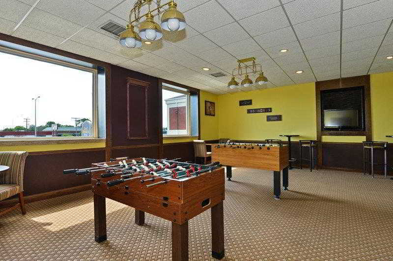 Days Inn & Suites By Wyndham Roseville/Detroit Area Екстериор снимка