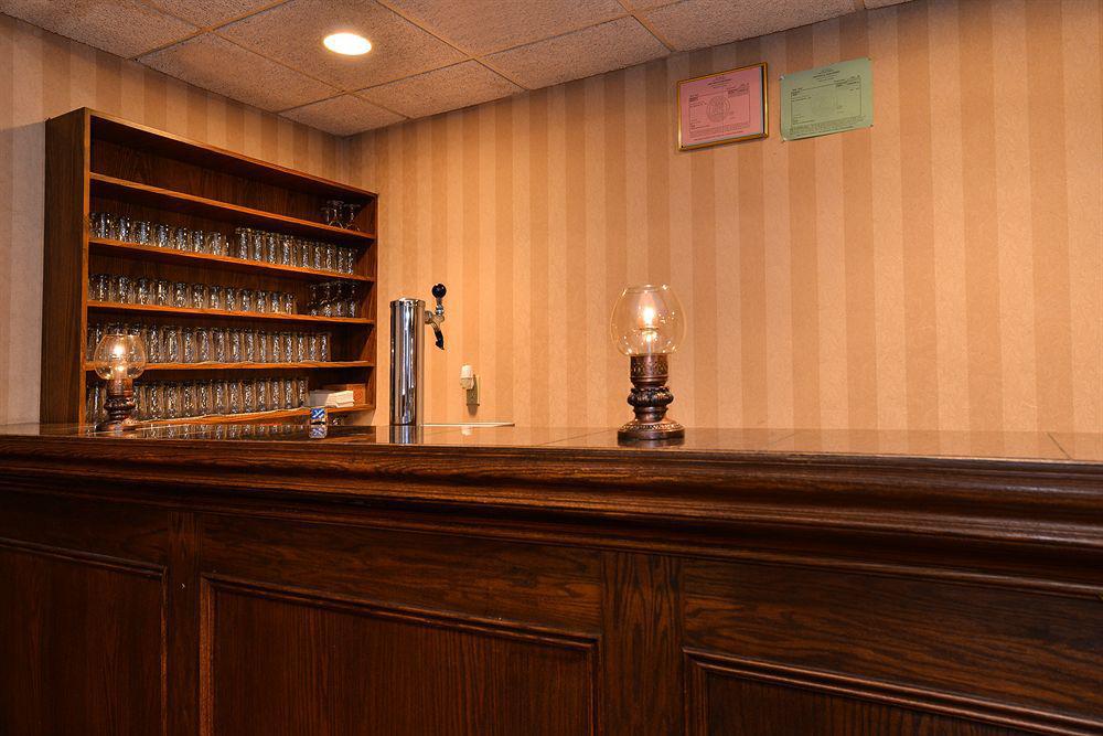 Days Inn & Suites By Wyndham Roseville/Detroit Area Екстериор снимка