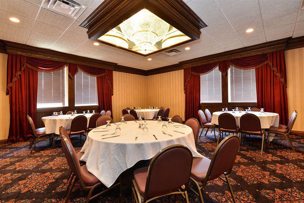 Days Inn & Suites By Wyndham Roseville/Detroit Area Екстериор снимка
