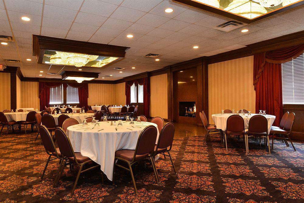 Days Inn & Suites By Wyndham Roseville/Detroit Area Екстериор снимка