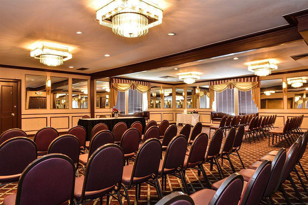Days Inn & Suites By Wyndham Roseville/Detroit Area Екстериор снимка