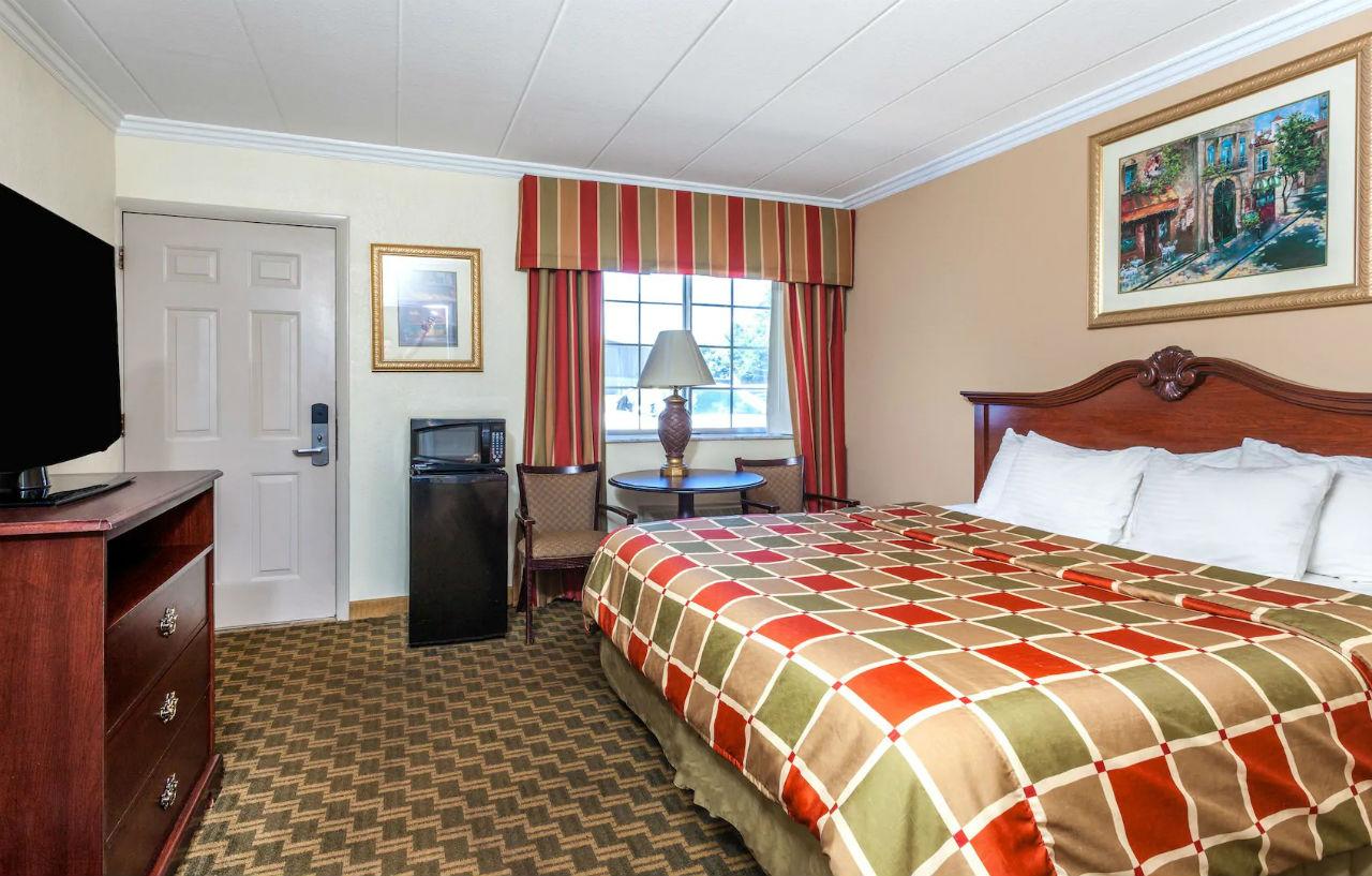 Days Inn & Suites By Wyndham Roseville/Detroit Area Екстериор снимка